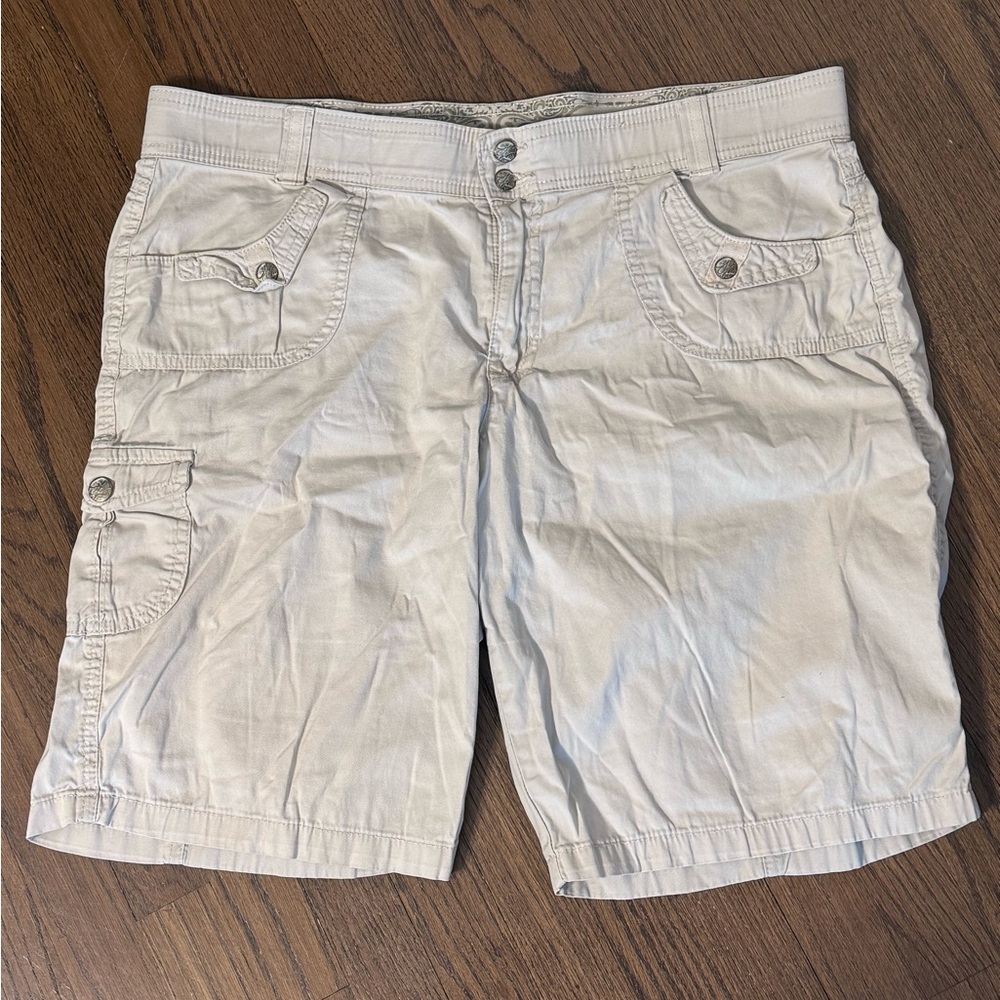 Gloria Vanderbilt Women’s Cream Cargo Shorts